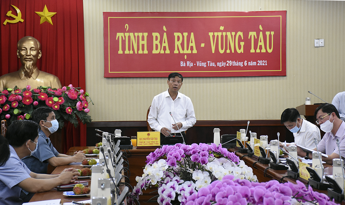 Ông Nguyễn Văn Thọ, Chủ tịch UBND tỉnh chủ trì cuộc họp.