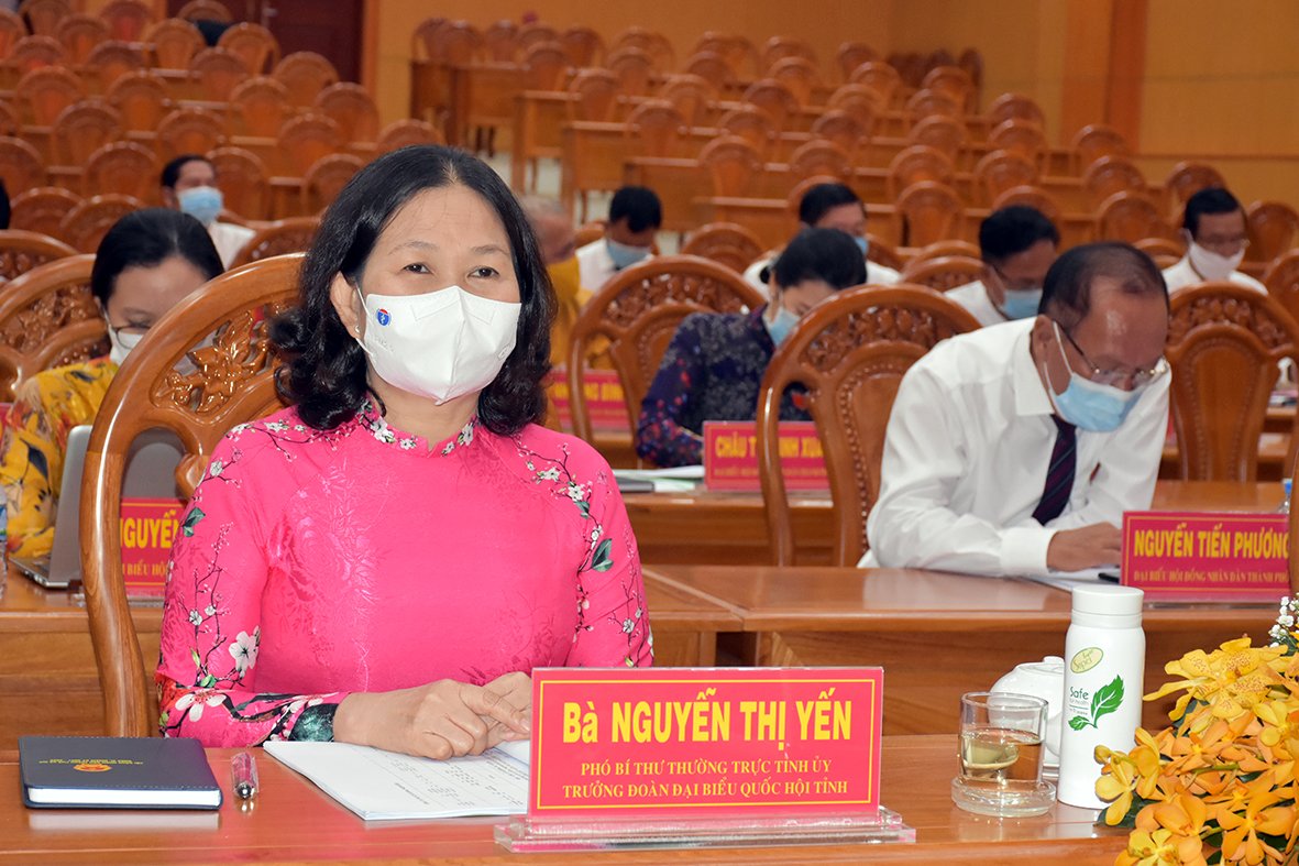 Bà Nguyễn Thị Yến, Phó Bí thư Thường trực Tỉnh ủy, Trưởng Đoàn ĐBQH tỉnh tham dự Kỳ họp.