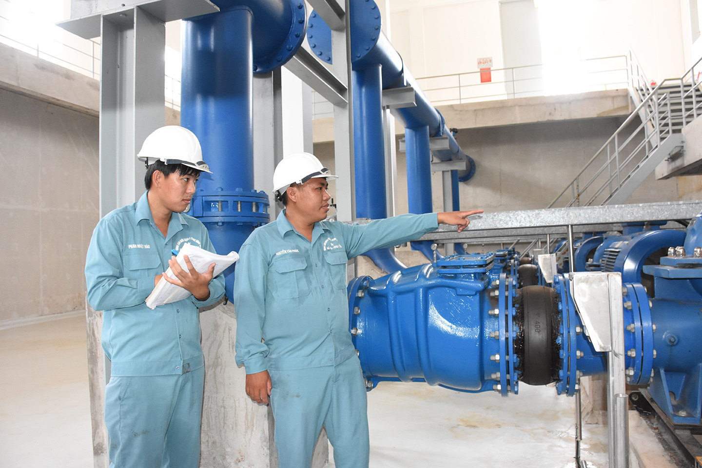 UBND tỉnh chủ trương thực hiện mục tiêu kép vừa phòng chống dịch vừa duy trì ổn định sản xuất kinh doanh.  Trong ảnh: Sản xuất nước tại nhà máy nước hồ Đá Bàng (huyện Đất Đỏ).