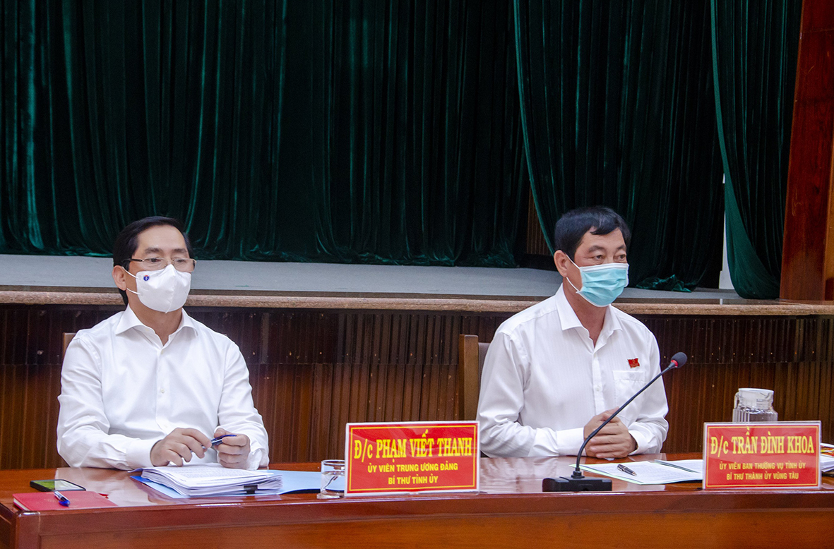 Ông Phạm Viết Thanh, Ủy viên Trung ương Đảng, Bí thư Tỉnh ủy, Chủ tịch HĐND tỉnh; ông Trần Đình Khoa, Ủy viên Ban Thường vụ Tỉnh ủy, Bí thư Thành ủy Vũng Tàu, chủ trì buổi làm việc.