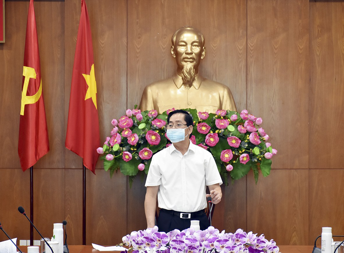 Ông Phạm Viết Thanh, Ủy viên Trung ương Đảng, Bí thư Tỉnh ủy, Chủ tịch HĐND tỉnh chủ trì cuộc họp.