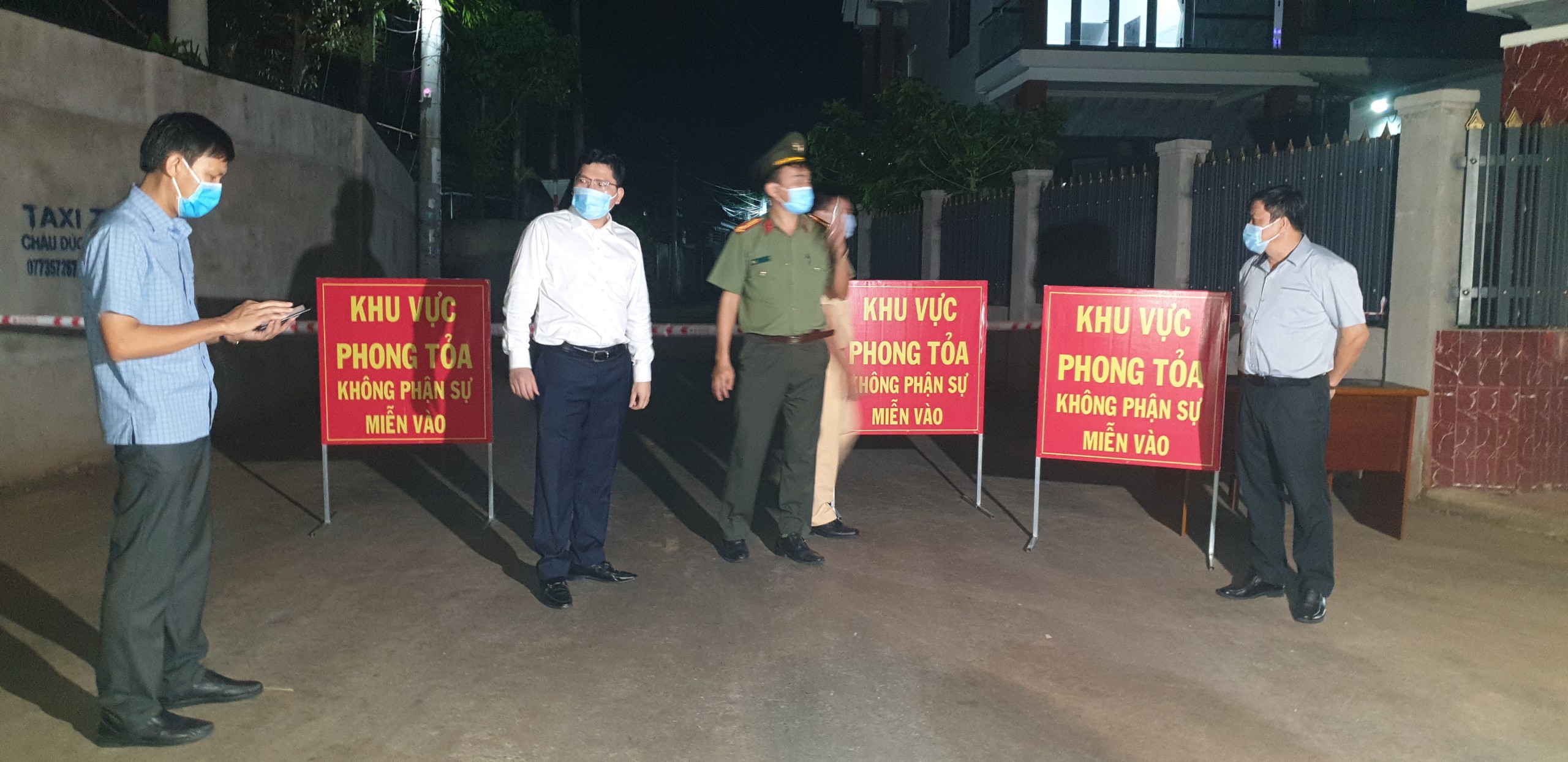 Chính quyền địa phương đã khẩn cấp phong tỏa khu dân cư