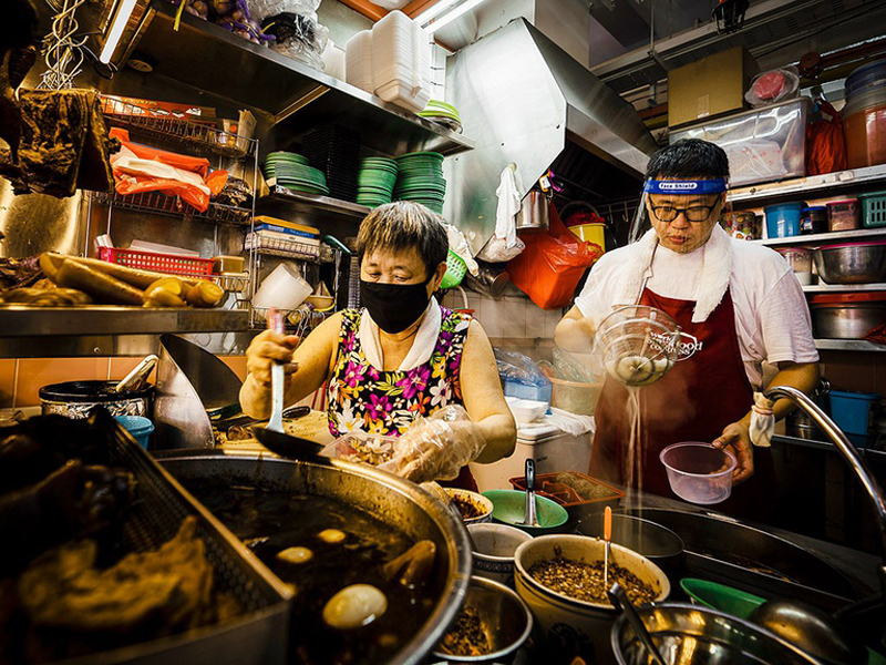 Hawker ở Singpore được UNESCO công nhận là văn hóa phi vật thể của nhân loại.