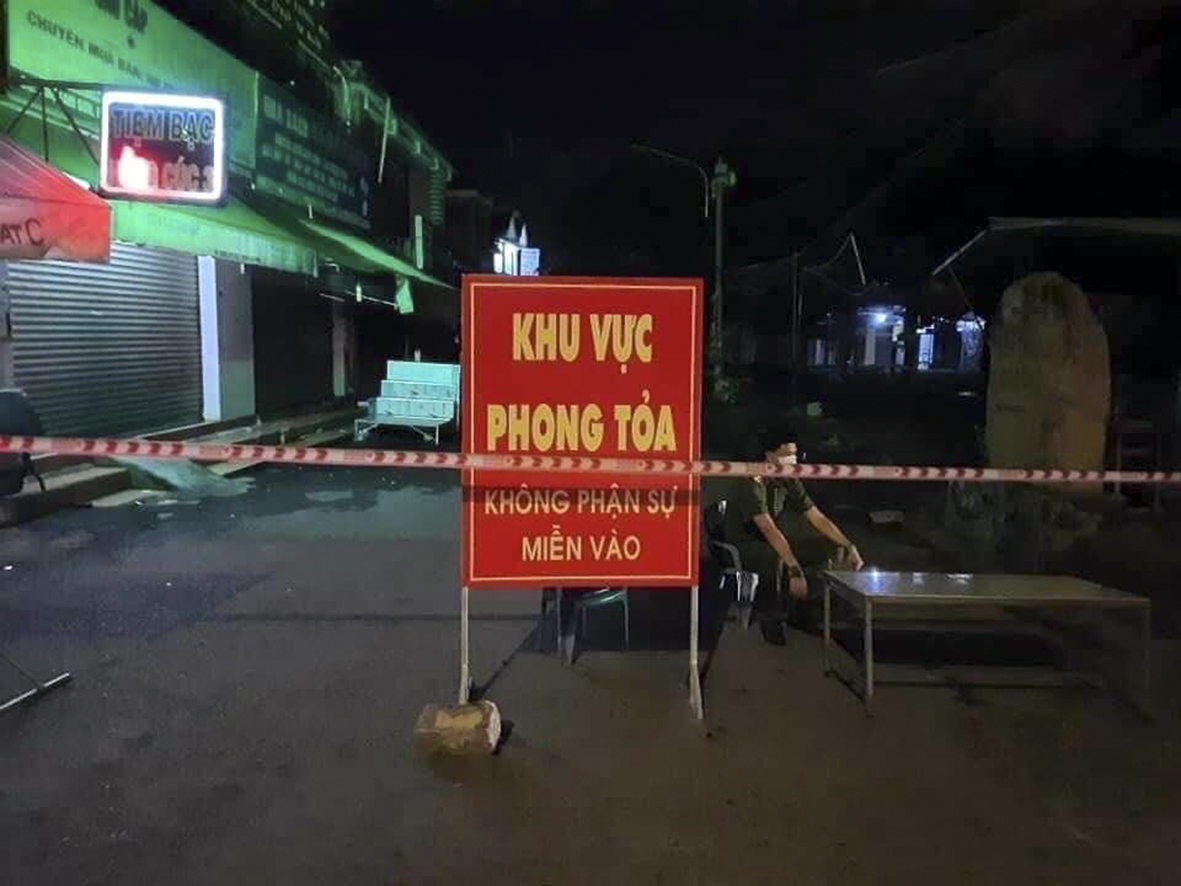 Chợ đầu mối Lam Sơn bị phong tỏa.