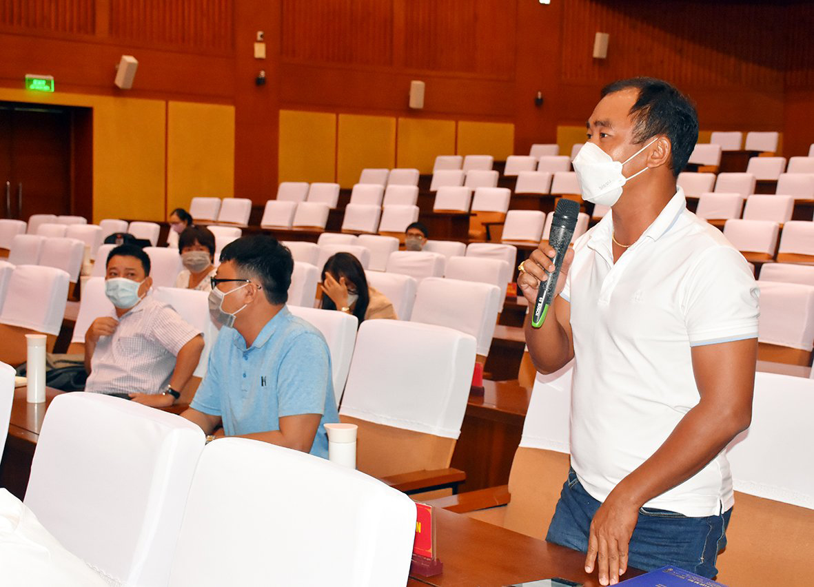 Đại diện Báo Thanh niên đặt câu hỏi về công tác phát ngôn các nội dung về diễn biến dịch COVID-19 trên địa bàn tỉnh.