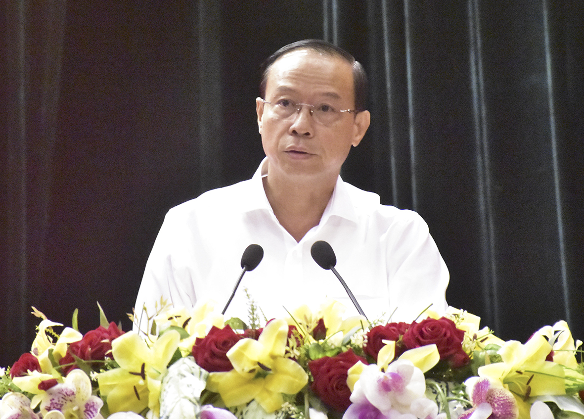 Ông Nguyễn Văn Thọ, Phó Bí thư Tỉnh ủy, Chủ tịch UBND tỉnh báo cáo tình hình kinh tế - xã hội, quốc phòng - an ninh, công tác xây dựng Đảng 6 tháng đầu năm, phương hướng, nhiệm vụ trọng tâm 6 tháng cuối năm 2021.