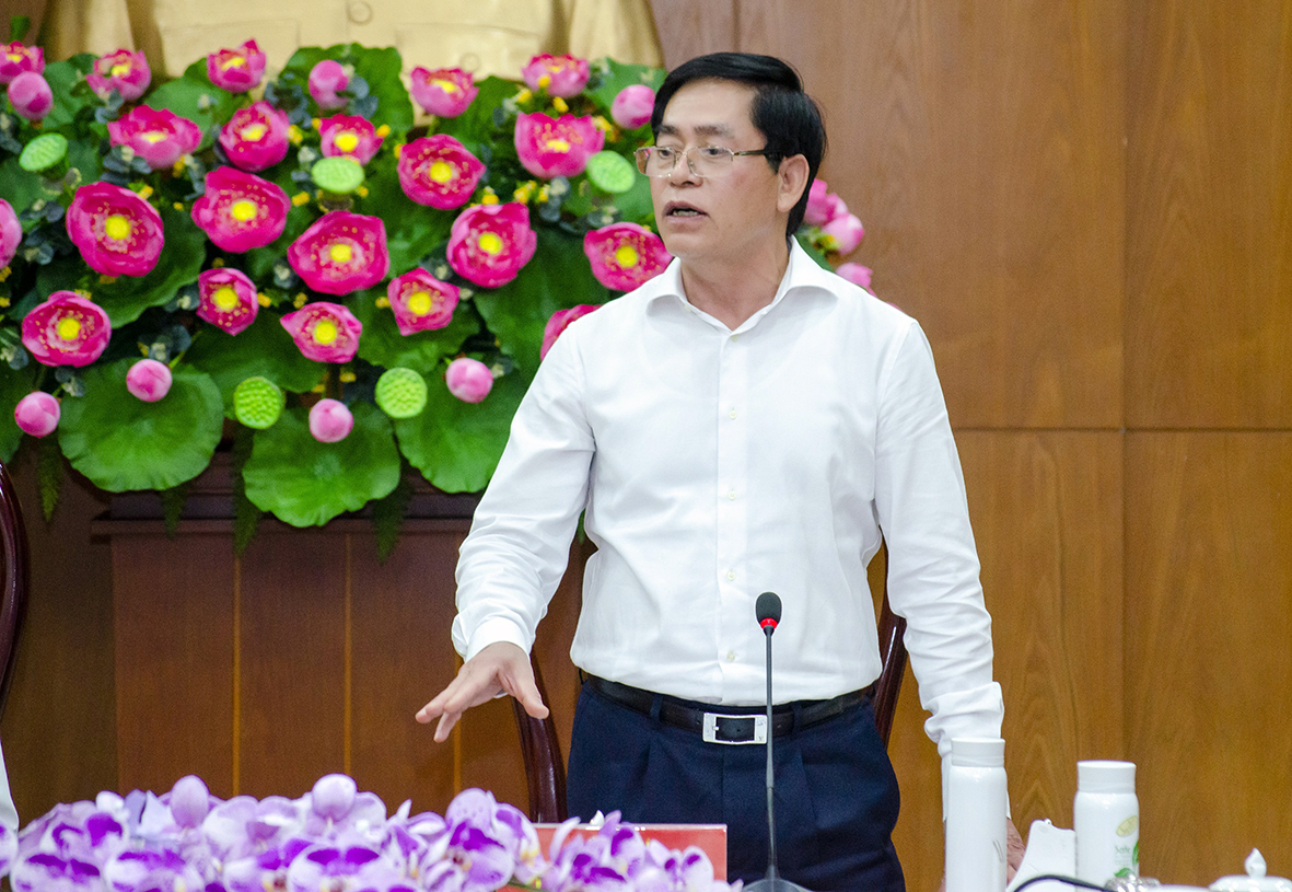 Ông Phạm Viết Thanh, Ủy viên Trung ương Đảng, Bí thư Tỉnh ủy, Chủ tịch HĐND tỉnh phát biểu chỉ đạo tại cuộc họp.