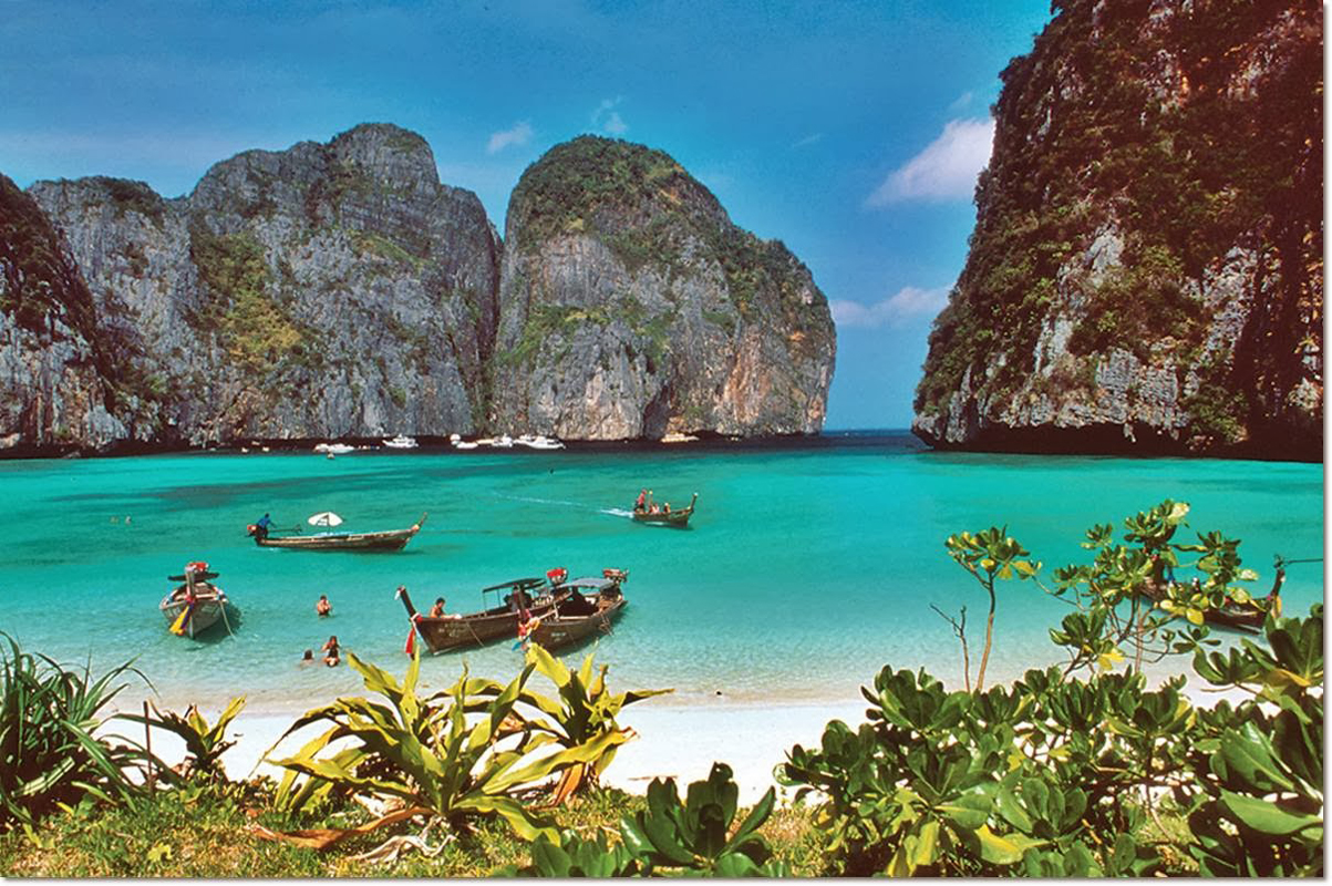 Các bãi biển tại Phuket đẹp tựa tranh vẽ.