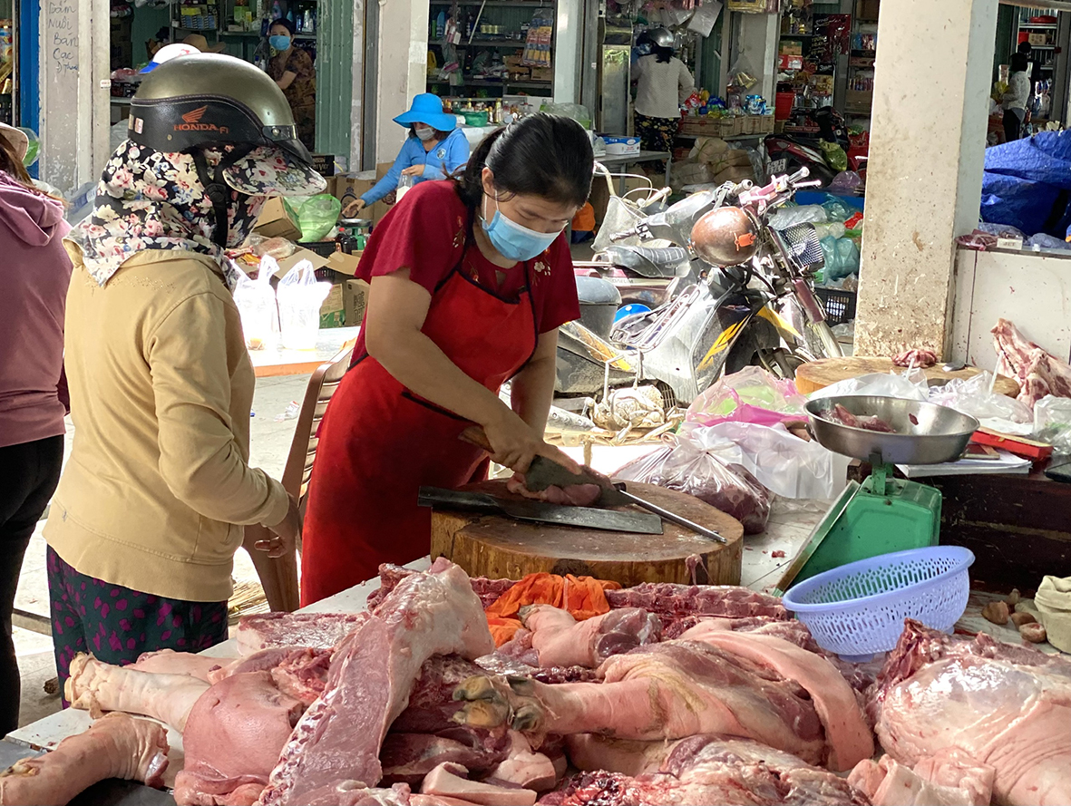 Chợ truyền thống trên địa bàn TX.Phú Mỹ vẫn hoạt động nhưng người dân phải có phiếu đi chợ theo ngày trong thời gian thực hiện Chỉ thị 16.