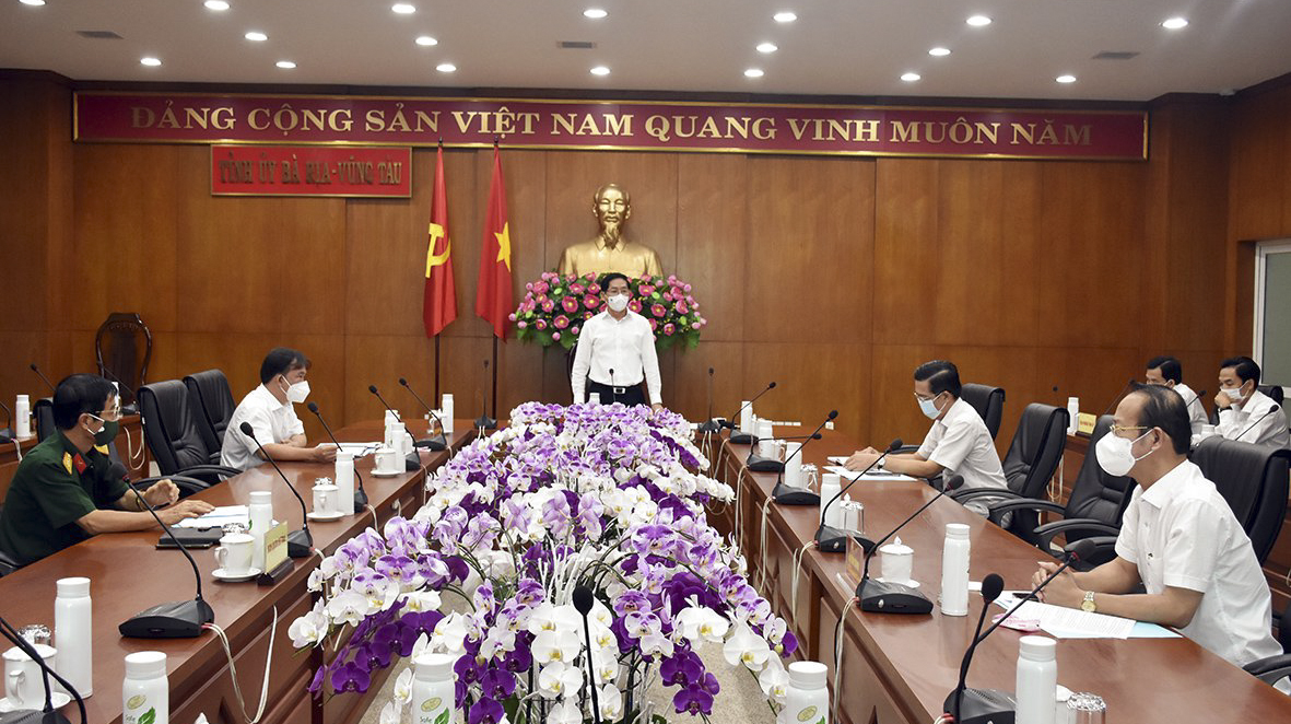 Ông Phạm Viết Thanh, Ủy viên Trung ương Đảng, Bí thư Tỉnh ủy, Chủ tịch HĐND tỉnh phát biểu chỉ đạo tại giao ban trực tuyến.