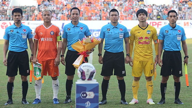 V-League 2021 đang ở vào tình thế tiến thoái lưỡng nan.