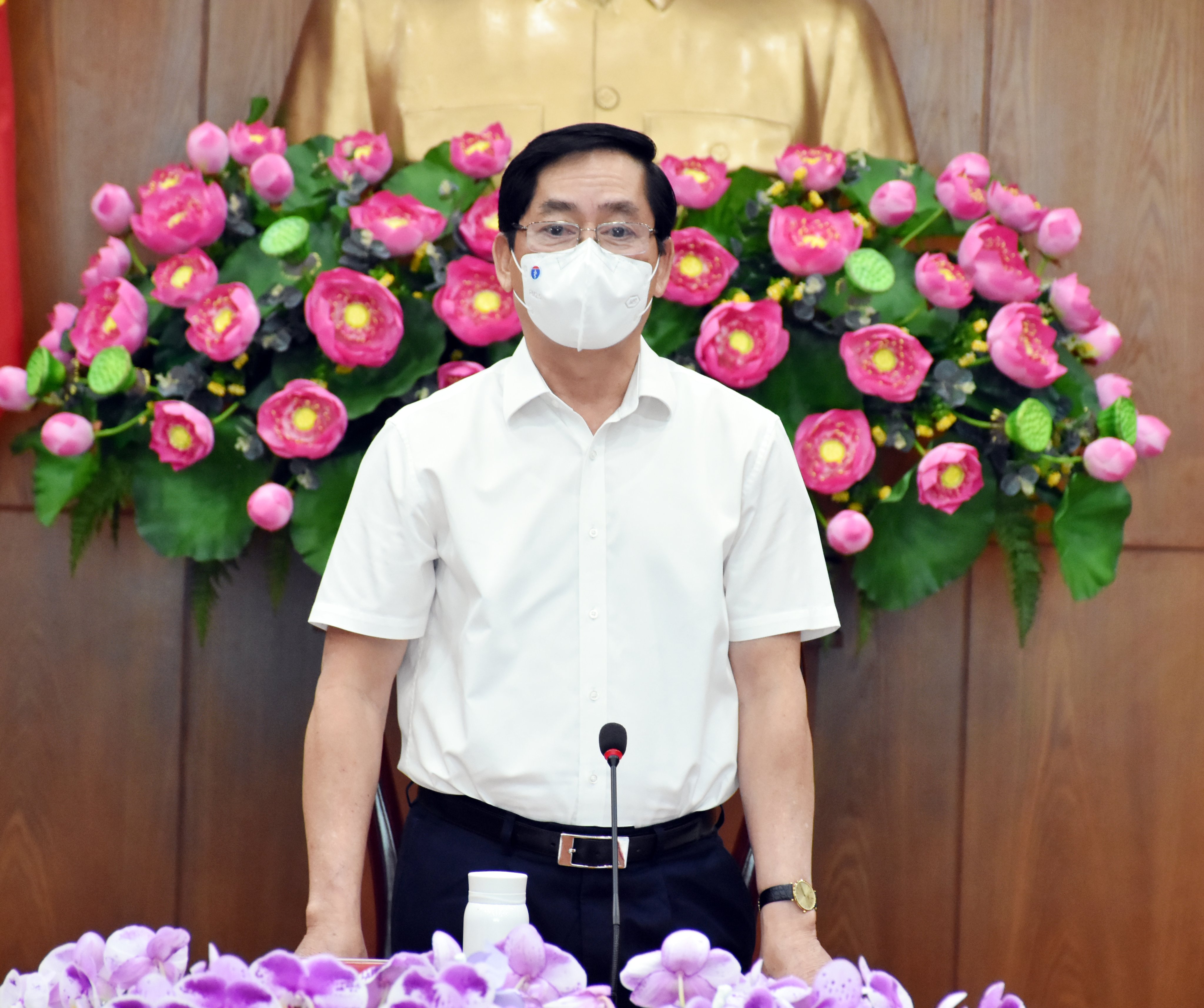 Ông Phạm Viết Thanh, Ủy viên Trung ương Đảng, Bí thư Tỉnh ủy, Chủ tịch HĐND tỉnh phát biểu chỉ đạo tại cuộc họp.