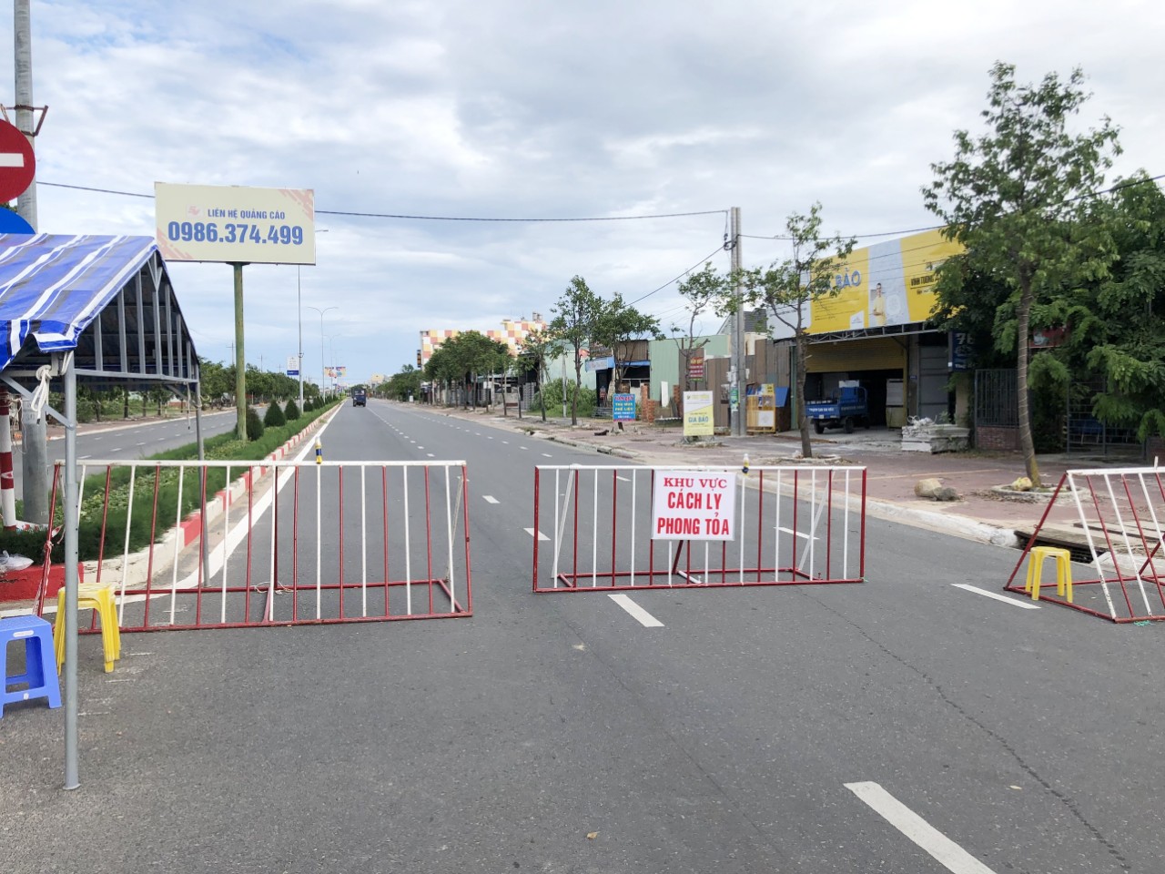 Các chốt kiểm soát được thiết lập kiểm soát người ra, vào TT.Long Hải. 