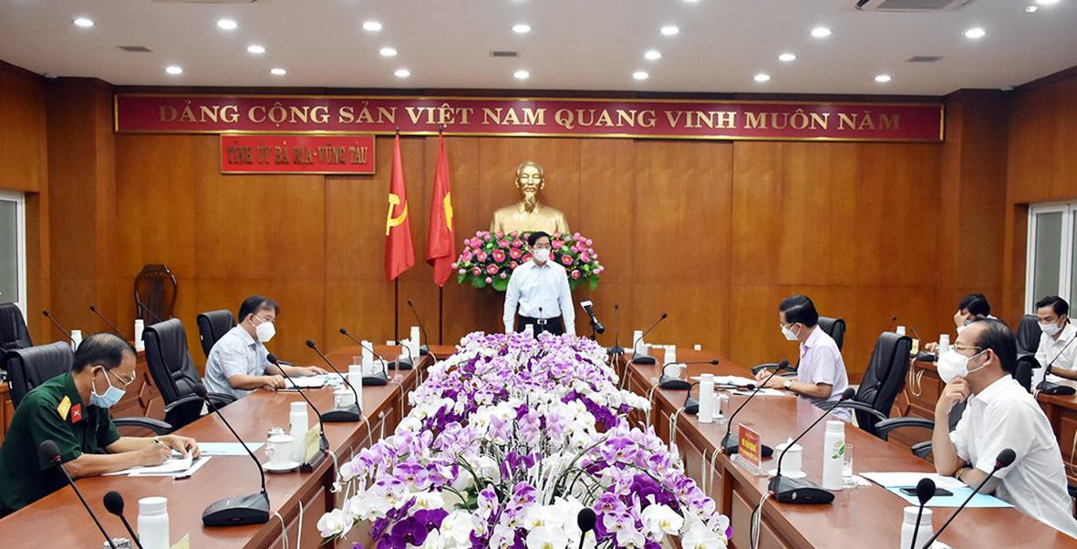 Ông Phạm Viết Thanh, Ủy viên Trung ương Đảng, Bí thư Tỉnh ủy, Chủ tịch HĐND tỉnh phát biểu chỉ đạo tại cuộc họp.