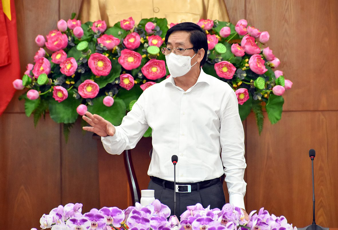 Ông Phạm Viết Thanh, Ủy viên Trung ương Đảng, Bí thư Tỉnh ủy, Chủ tịch HĐND tỉnh phát biểu chỉ đạo tại cuộc họp.