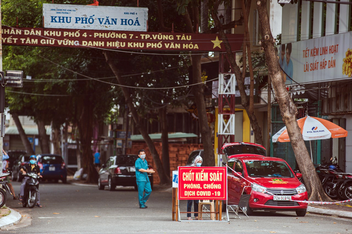 Chốt kiểm soát người ra, vào tại KP4, phường 7, TP. Vũng Tàu. Ảnh: QUỐC THÁI