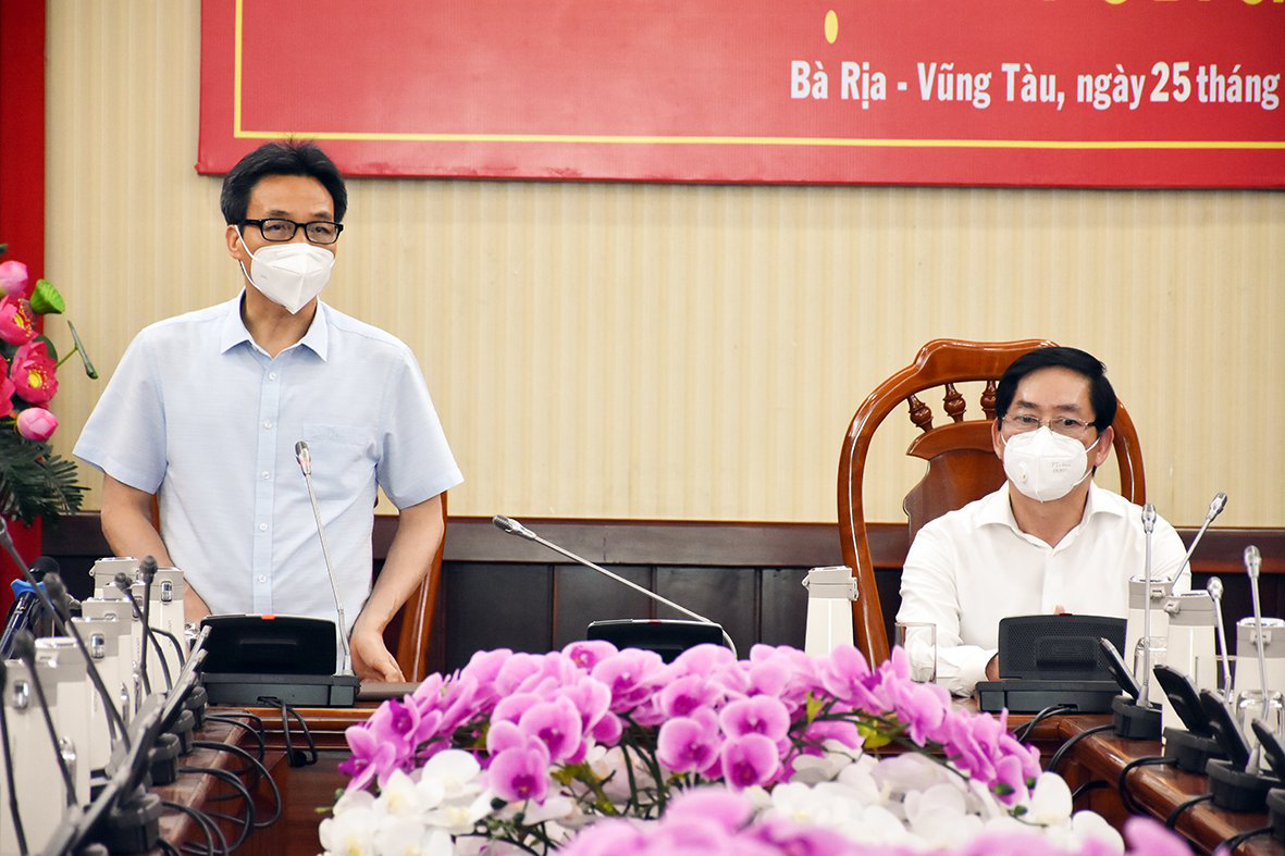 Phó Thủ tướng Chính phủ Vũ Đức Đam phát biểu chỉ đạo tại buổi làm việc.