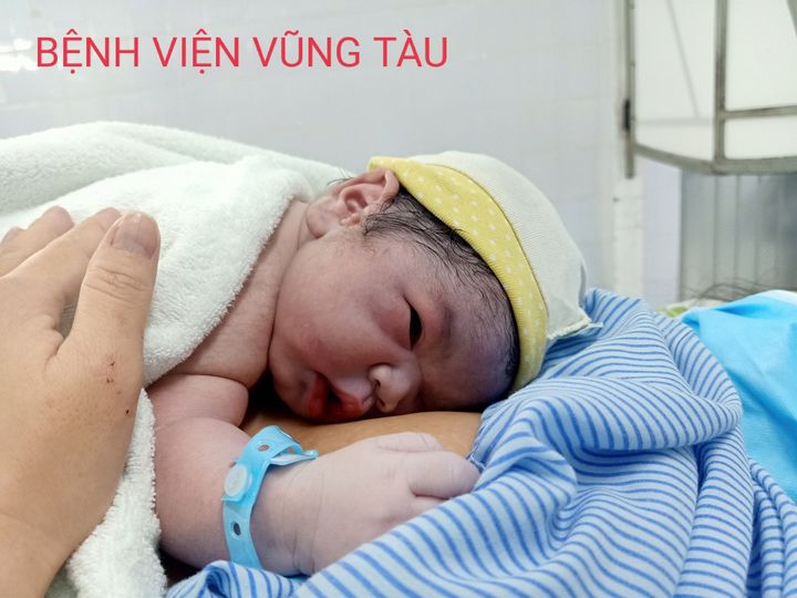 Sản phụ đã sinh bé thành công bằng phương pháp sinh thường.