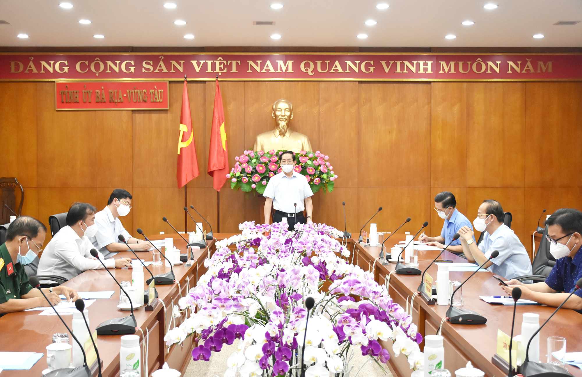 Ông Phạm Viết Thanh, Ủy viên Trung ương Đảng, Bí thư Tỉnh ủy, Chủ tịch HĐND tỉnh phát biểu chỉ đạo tại cuộc họp.