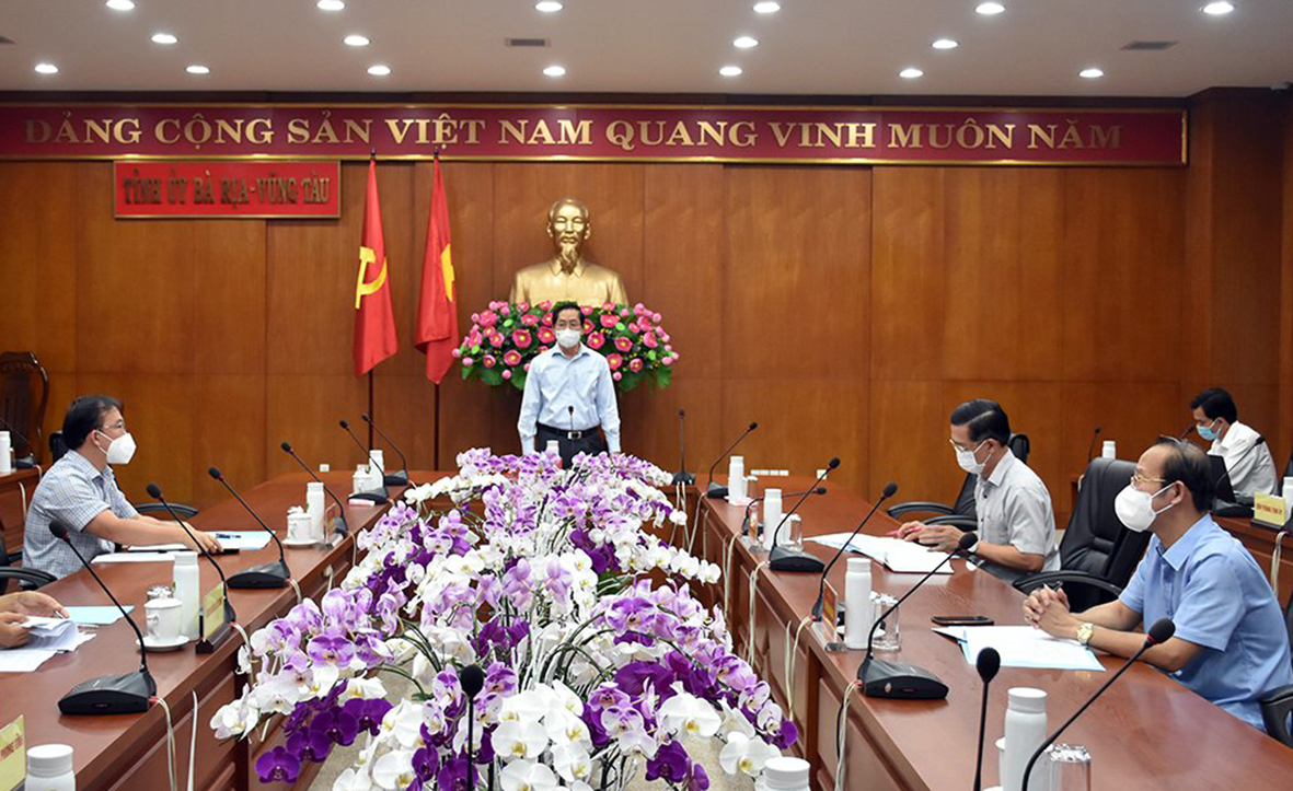 Ông Phạm Viết Thanh, Ủy viên Trung ương Đảng, Bí thư Tỉnh ủy, Chủ tịch HĐND tỉnh phát biểu chỉ đạo tại cuộc họp.