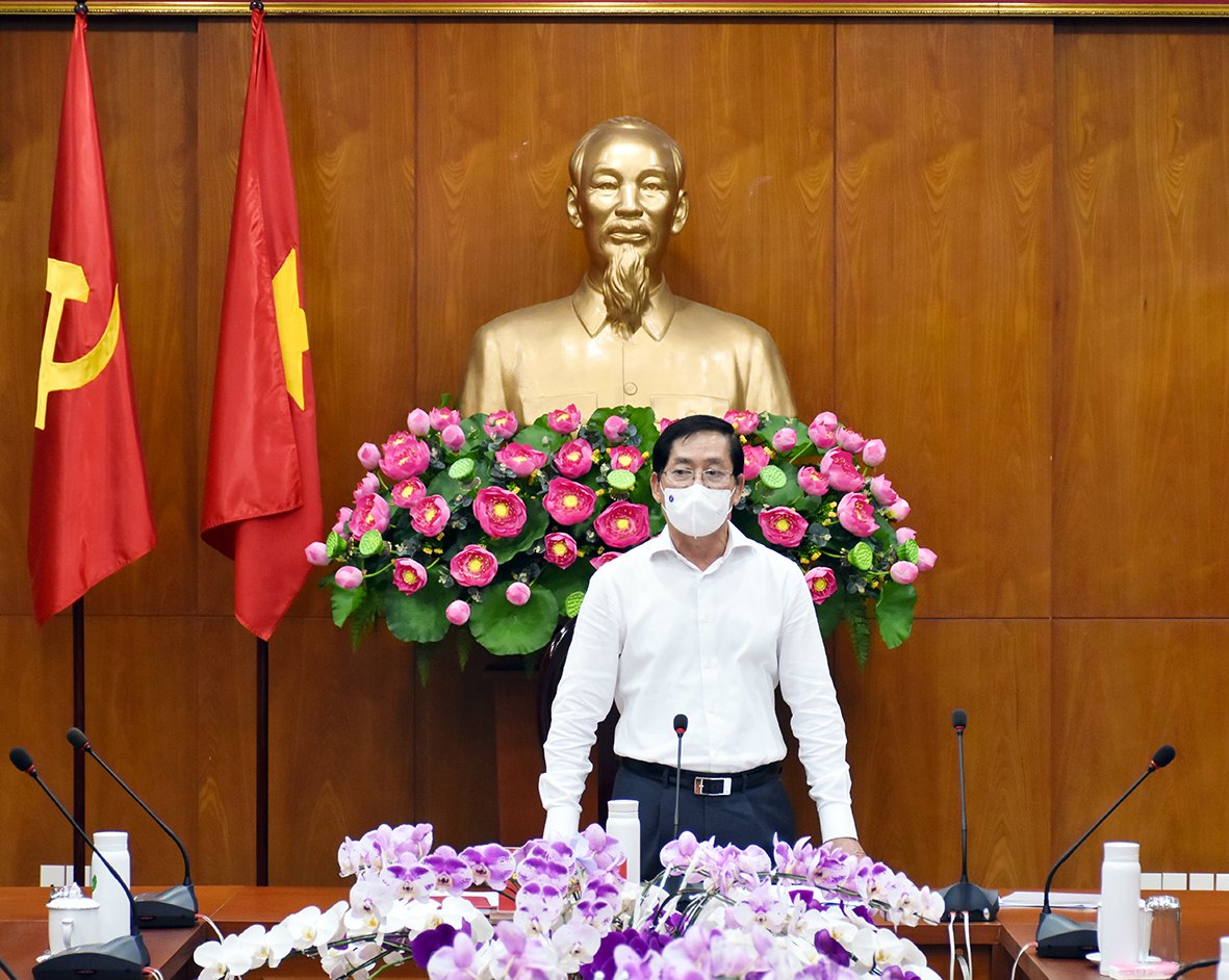 Ông Phạm Viết Thanh, Ủy viên Trung ương Đảng, Bí thư Tỉnh ủy, Chủ tịch HĐND tỉnh phát biểu tại cuộc họp.