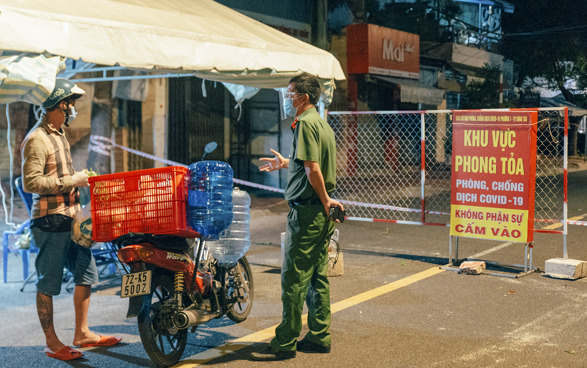 Chốt phong tỏa đường Lý Tự Trọng, phường 1, TP. Vũng Tàu. Ảnh: QUỐC THÁI