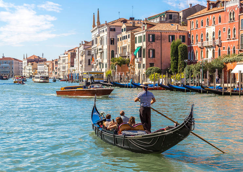 Nhà cửa mang kiến trúc cổ kính tại Venice.