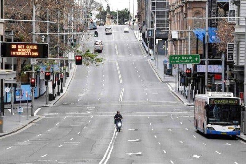Cảnh vắng vẻ tại một tuyến phố ở Sydney (Australia) khi lệnh phong tỏa được áp dụng nhằm ngăn sự lây lan của dịch COVID-19, ngày 26/6.