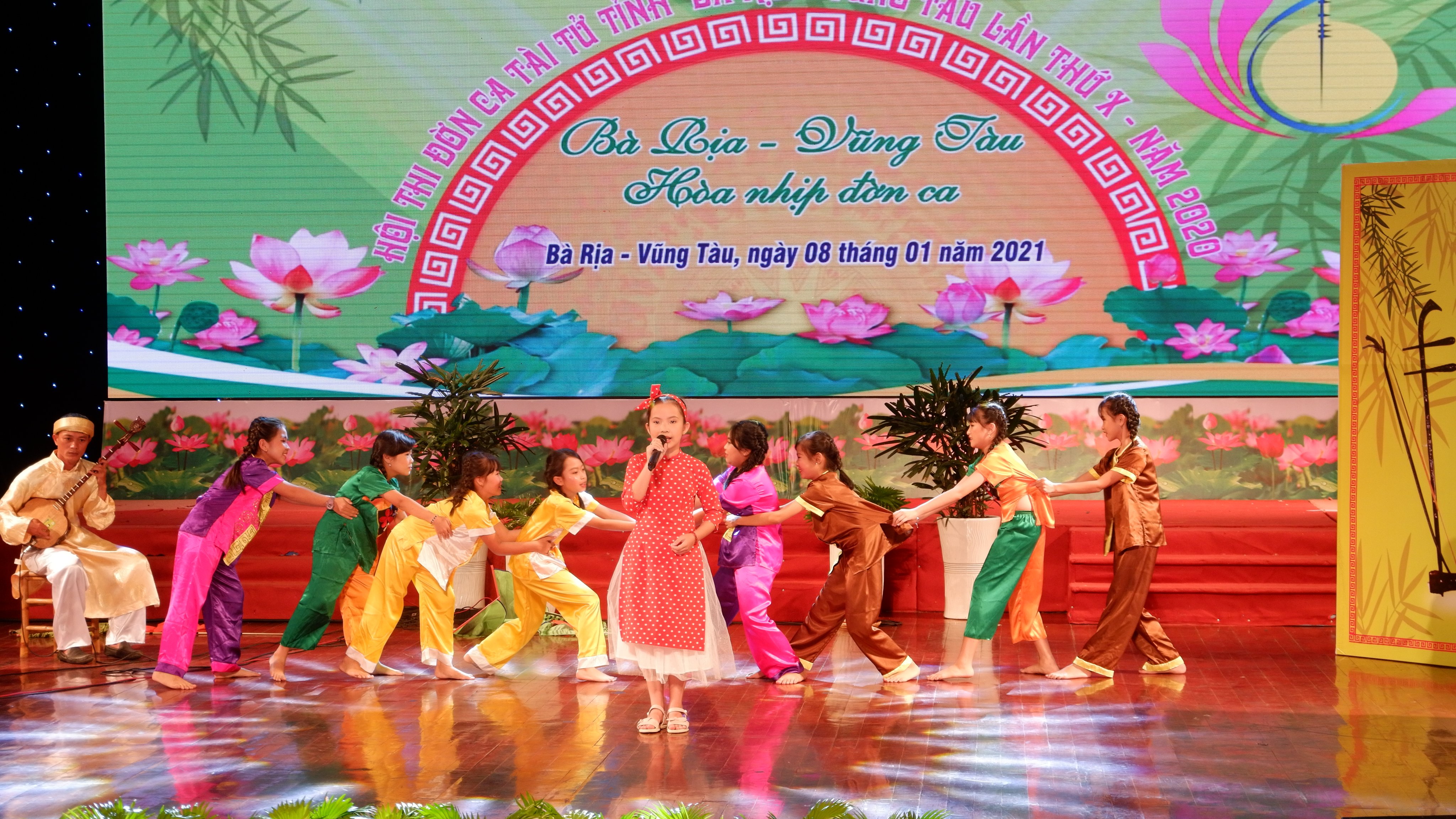 Liên hoan Đờn ca tài tử của tỉnh được tổ chức 2 năm một lần nhằm bảo tồn, lưu giữ và phát huy nghệ thuật Đờn ca tài từ xứng tầm là di sản văn hóa phi vật thể của nhân loại.