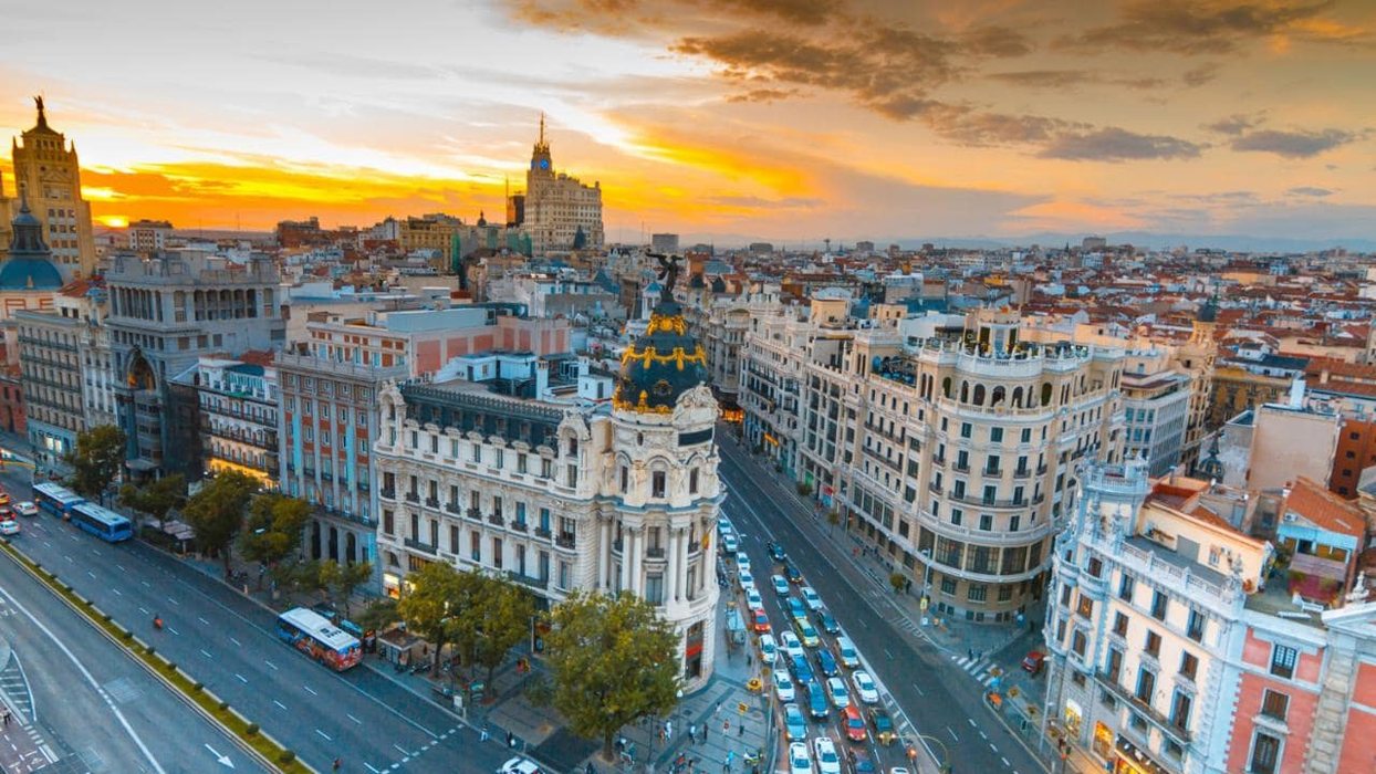 Madrid là một trong những thành phố vui vẻ và ồn ào nhất thế giới.
