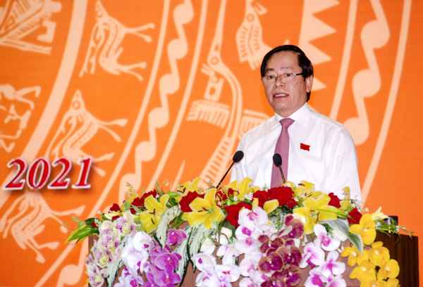Phải coi việc giải ngân nhanh đầu tư công là gói tài chính kích thích kinh tế của tỉnh tạo động lực phát triển trong tương lai - Bí thư Tỉnh ủy, Chủ tịch HĐND tỉnh Phạm Viết Thanh nhấn mạnh trong phát biểu bế mạc Kỳ họp.