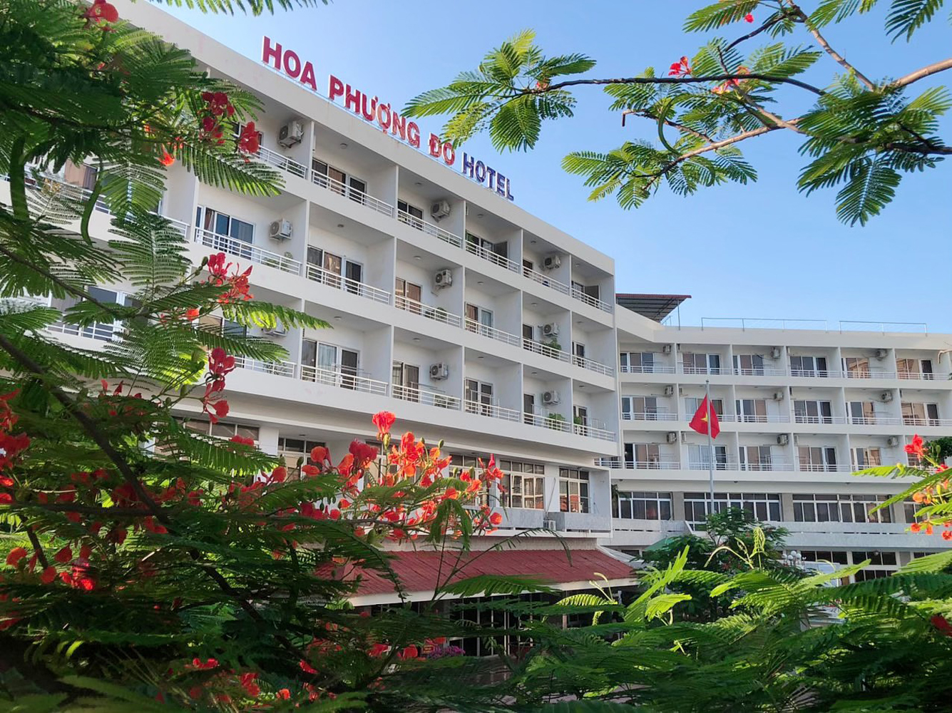 Hoa Phượng Đỏ (số 1, Thi Sách, phường 8, TP.Vũng Tàu) là khách sạn đầu tiên trên toàn tỉnh đón chuyên gia, người nước ngoài nhập cảnh cách ly từ tháng 4/2020.