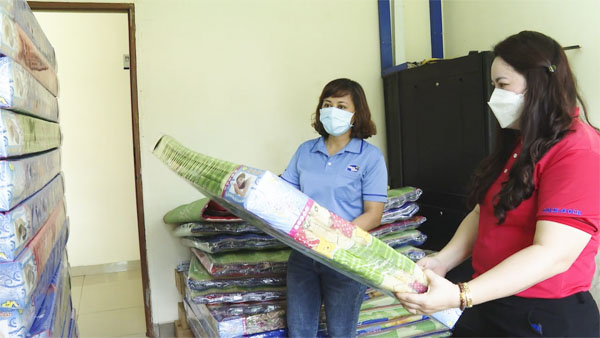 Công ty TNHH Lock & Lock Vina (KCN Mỹ Xuân A2, TX.Phú Mỹ) mua sắm vật dụng sinh hoạt bố trí “3 tại chỗ” cho người lao động. Ảnh: ĐÔNG TRÚC