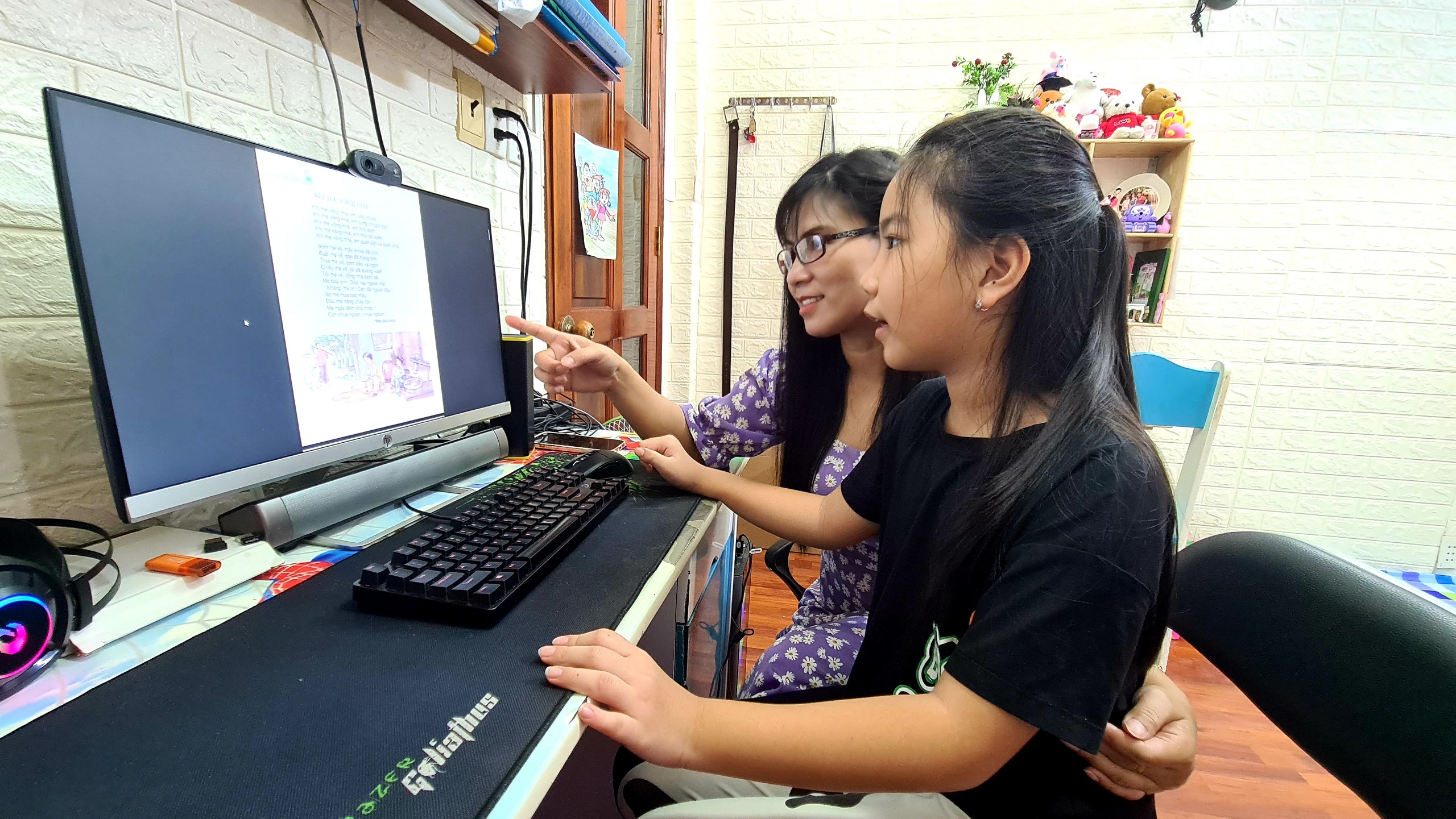 Học cùng con sẽ giúp trẻ có được cách học cách nhẹ nhàng, hiệu quả, hứng thú.