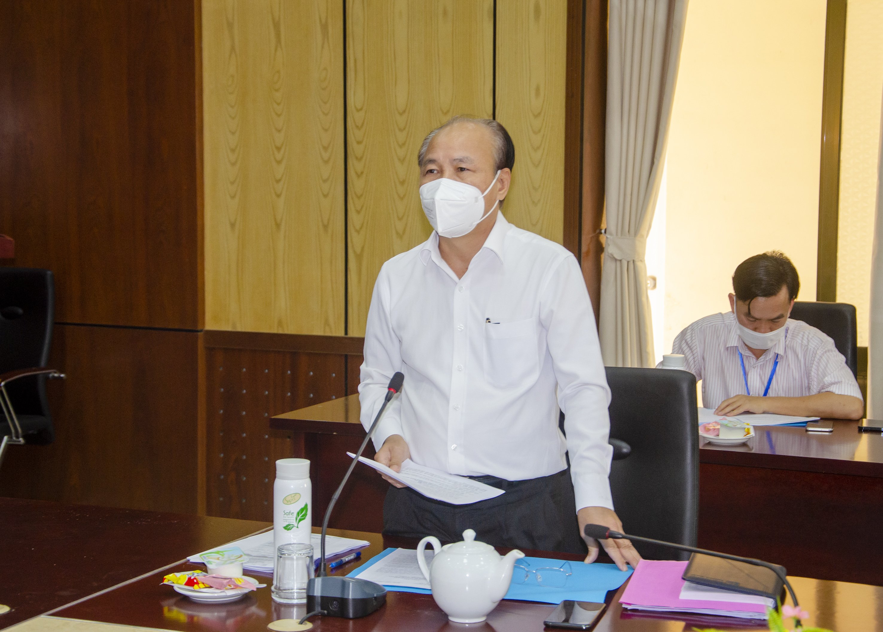 Ông Nguyễn Văn Việt, Bí thư Huyện ủy, Chủ tịch HĐND huyện Châu Đức báo cáo nhanh về tình hình phòng, chống dịch COVID-19 trên địa bàn.