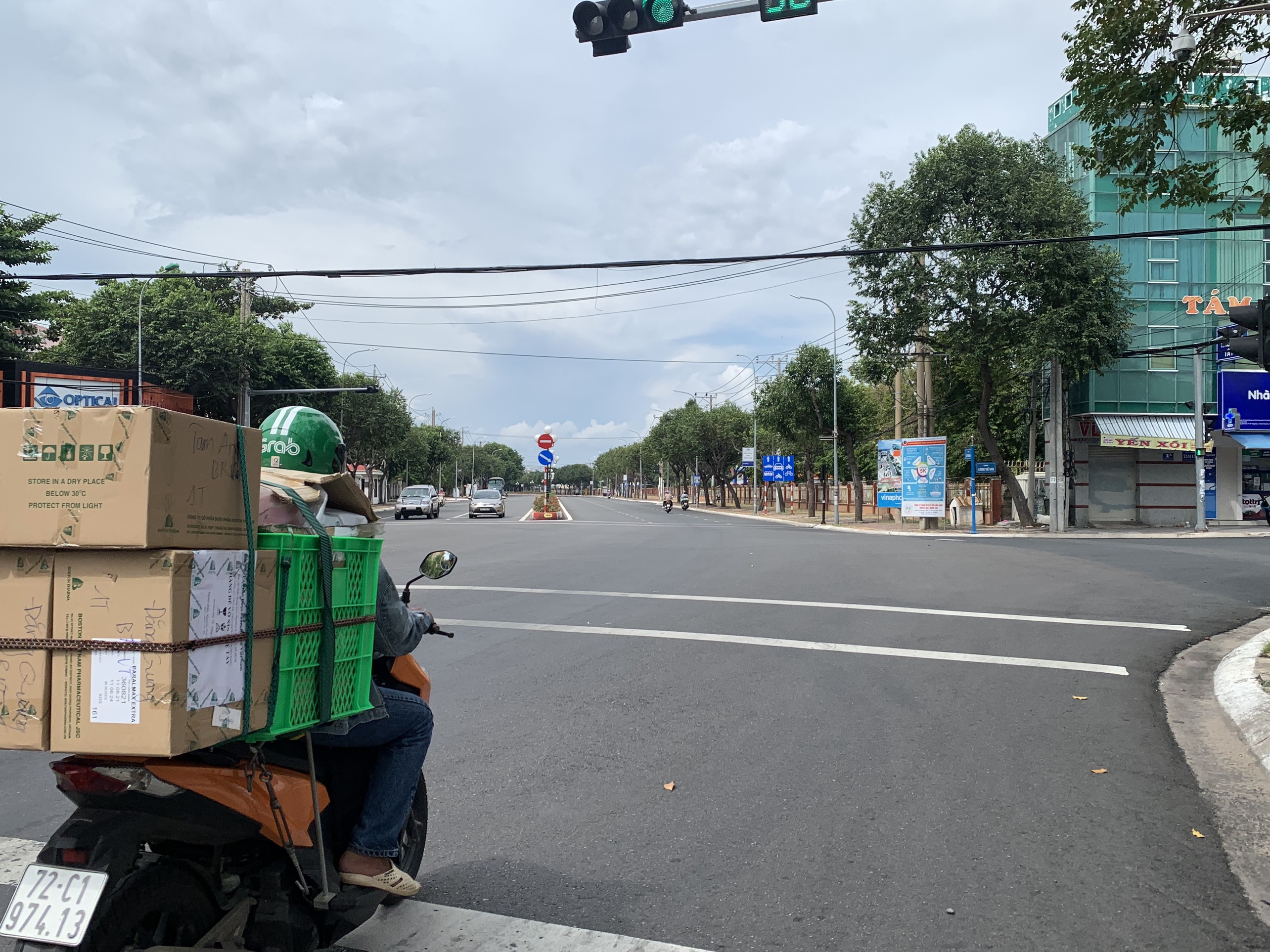 Việc các shiper giao hàng làm lây lan dịch trong cộng đồng khiến anh cũng như nhiều người bất an.
