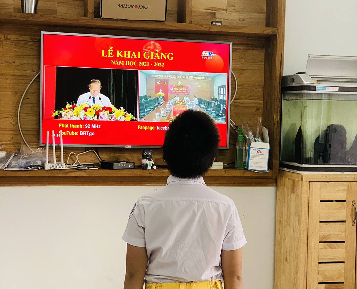 HS TP. Vũng Tàu theo dõi Lễ Khai giảng và bước vào năm học mới 2021-2022 qua tryền hình trực tiếp. Ảnh: CTV