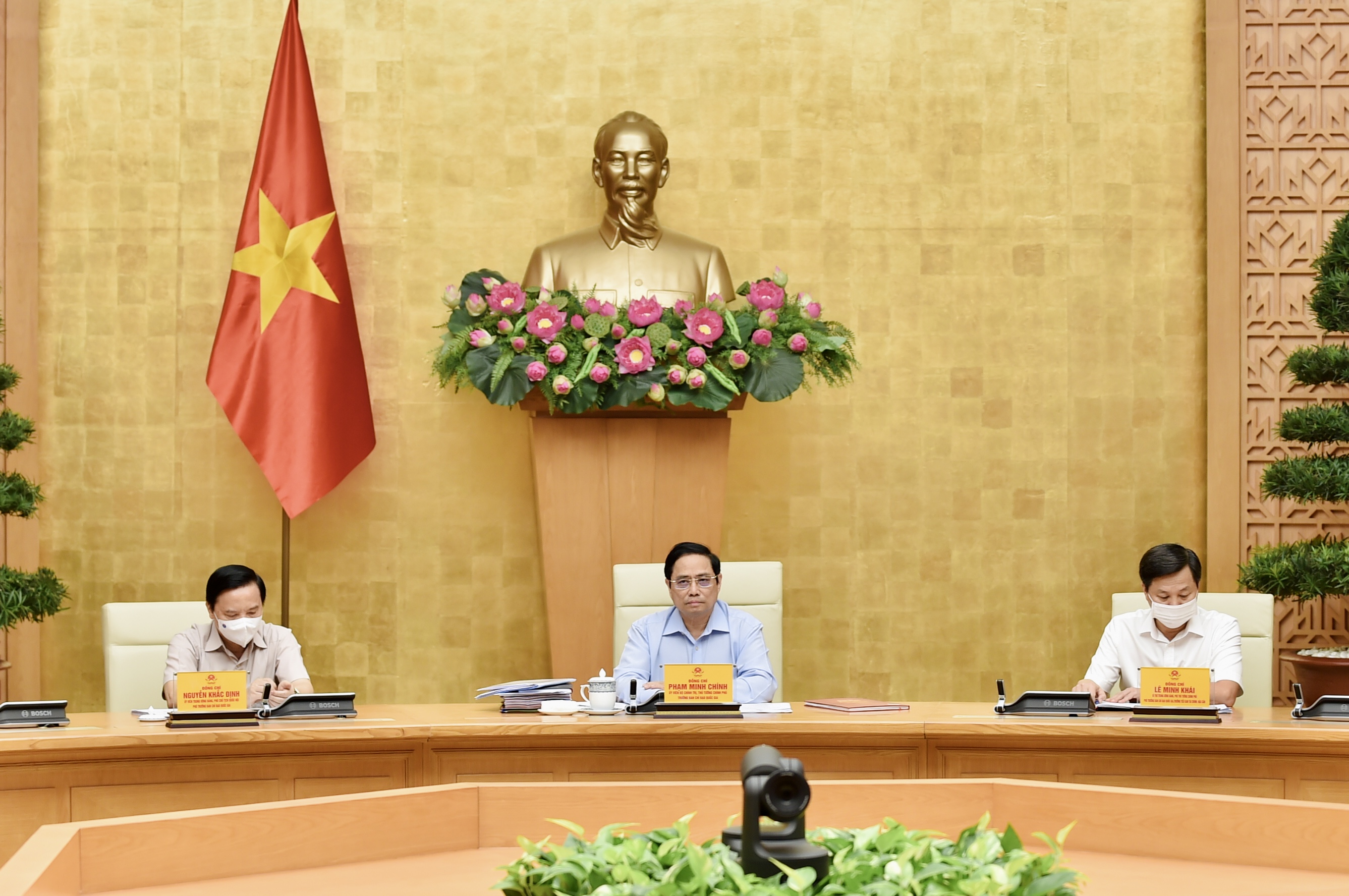  Thủ tướng Phạm Minh Chính, Trưởng Ban Chỉ đạo quốc gia phòng chống dịch COVID-19 chủ trì cuộc họp trực tuyến toàn quốc của Ban Chỉ đạo với các địa phương. Ảnh: NHẬT BẮC
