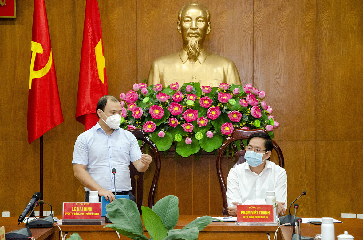 Ông Lê Hải Bình, Ủy viên Dự khuyết Trung ương Đảng, Phó Trưởng Ban Tuyên giáo Trung ương gợi mở cho công tác tuyên truyền của tỉnh với mô hình 1-6.