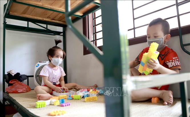 Trẻ em tại khu cách ly. Ảnh: TTXVN.