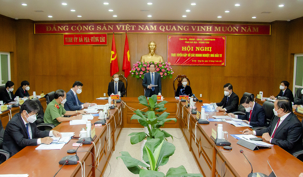 Ông Phạm Viết Thanh, Ủy viên Trung ương Đảng, Bí thư Tỉnh ủy, Chủ tịch HĐND tỉnh, Trưởng BCĐ phòng, chống dịch COVID-19 tỉnh; bà Nguyễn Thị Yến, Phó Bí thư Thường trực Tỉnh ủy, Trưởng Đoàn ĐBQH tỉnh, Phó Trưởng BCĐ phòng, chống dịch COVID-19 tỉnh và ông Nguyễn Văn Thọ, Phó Bí thư Tỉnh ủy, Chủ tịch UBND tỉnh, Phó Trưởng Ban Thường trực BCĐ phòng, chống dịch COVID-19 tỉnh, chủ trì hội nghị.