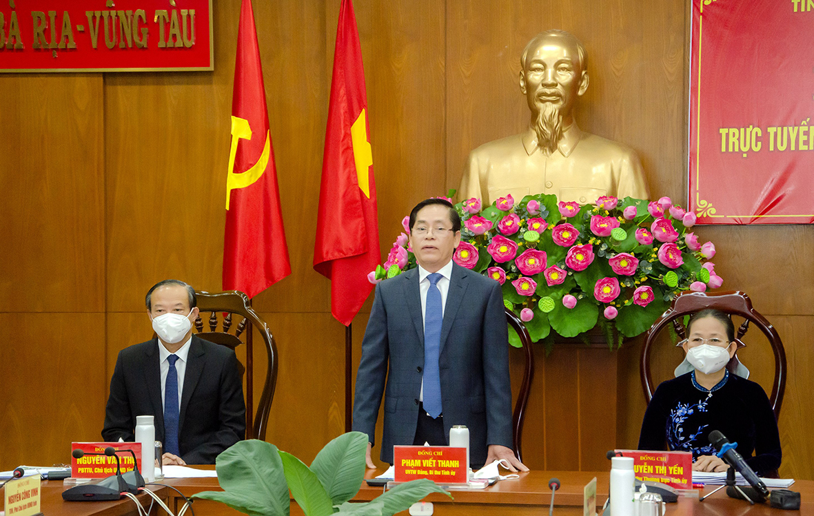 Ông Phạm Viết Thanh, Ủy viên Trung ương Đảng, Bí thư Tỉnh ủy, Chủ tịch HĐND tỉnh, Trưởng BCĐ phòng, chống dịch COVID-19 tỉnh nhấn mạnh, quan điểm của tỉnh lúc này là ưu tiên kiểm soát được dịch COVID-19 và từng bước khôi phục kinh tế theo nguyên tắc thực hiện đồng bộ 3 nhiệm vụ chính: 