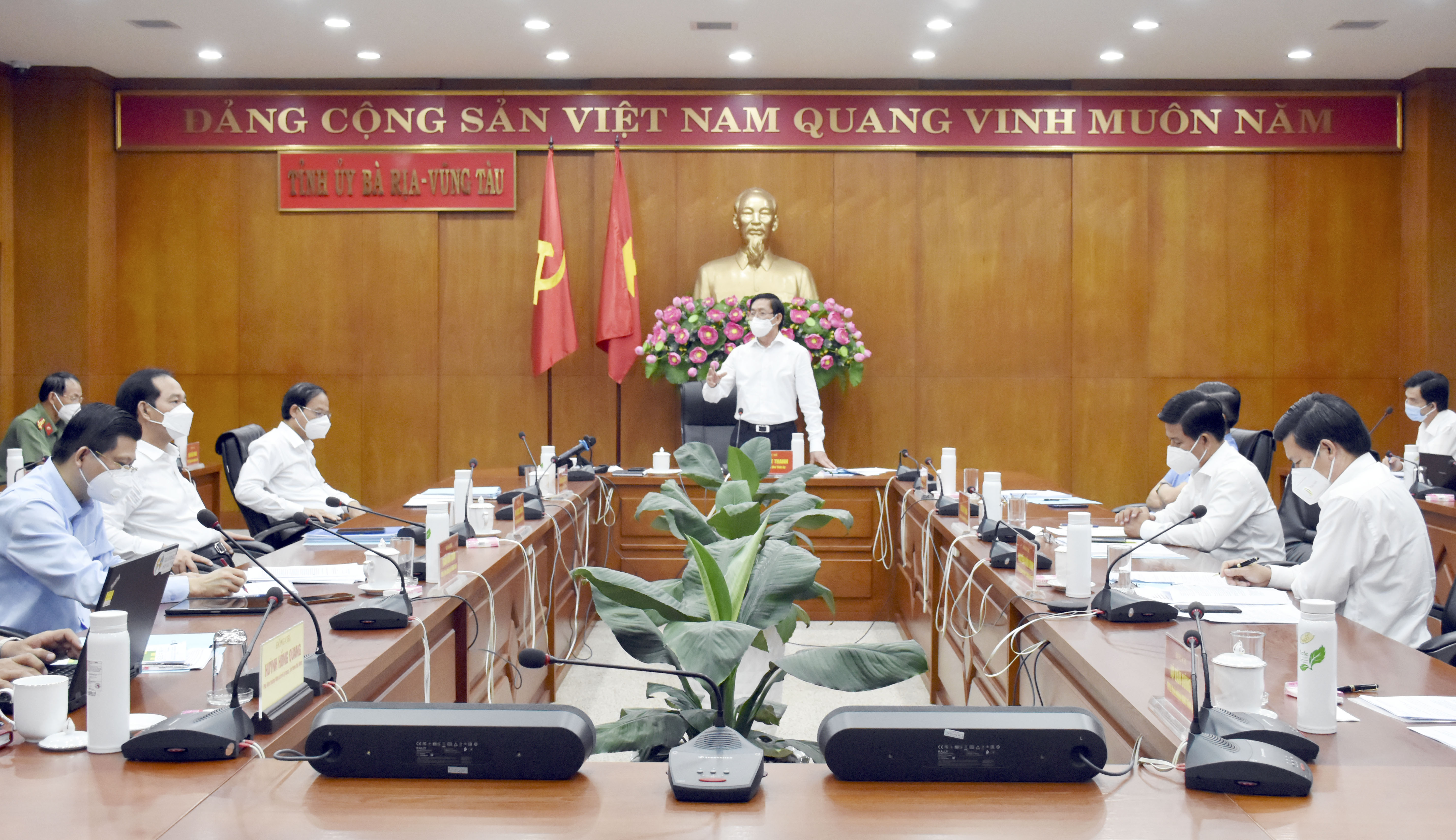 Quang cảnh cuộc họp.