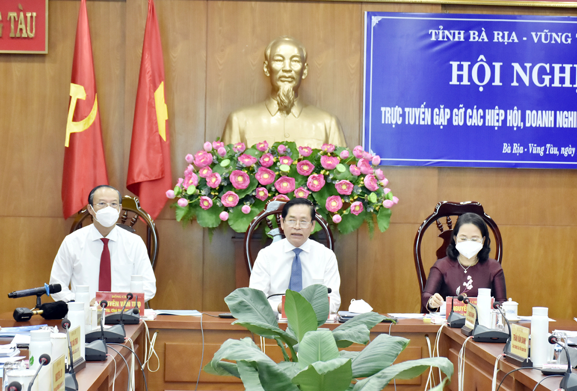 Ông Phạm Viết Thanh, Ủy viên Trung ương Đảng, Bí thư Tỉnh ủy, Chủ tịch HĐND tỉnh, Trưởng BCĐ Phòng, chống dịch COVID-19; bà Nguyễn Thị Yến, Phó Bí thư Thường trực Tỉnh ủy, Trưởng Đoàn ĐBQH tỉnh,  Phó Trưởng BCĐ Phòng, chống dịch COVID-19 tỉnh; ông Nguyễn Văn Thọ, Phó Bí thư Tỉnh ủy, Chủ tịch UBND tỉnh, Phó Trưởng Ban Thường trực BCĐ Phòng, chống dịch COVID-19 tỉnh, Chỉ huy trưởng Trung tâm Chỉ huy Phòng, chống dịch COVID-19 tỉnh; đồng chủ trì hội nghị.