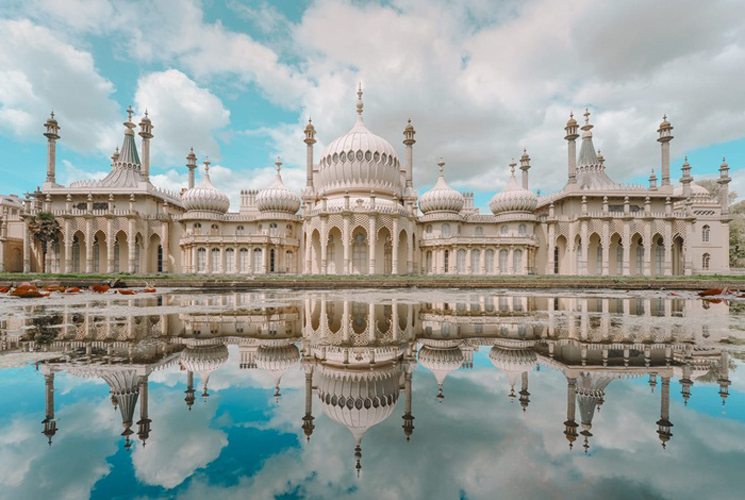 Cung điện giải trí Royal Pavilion bên bờ biển Brighton.