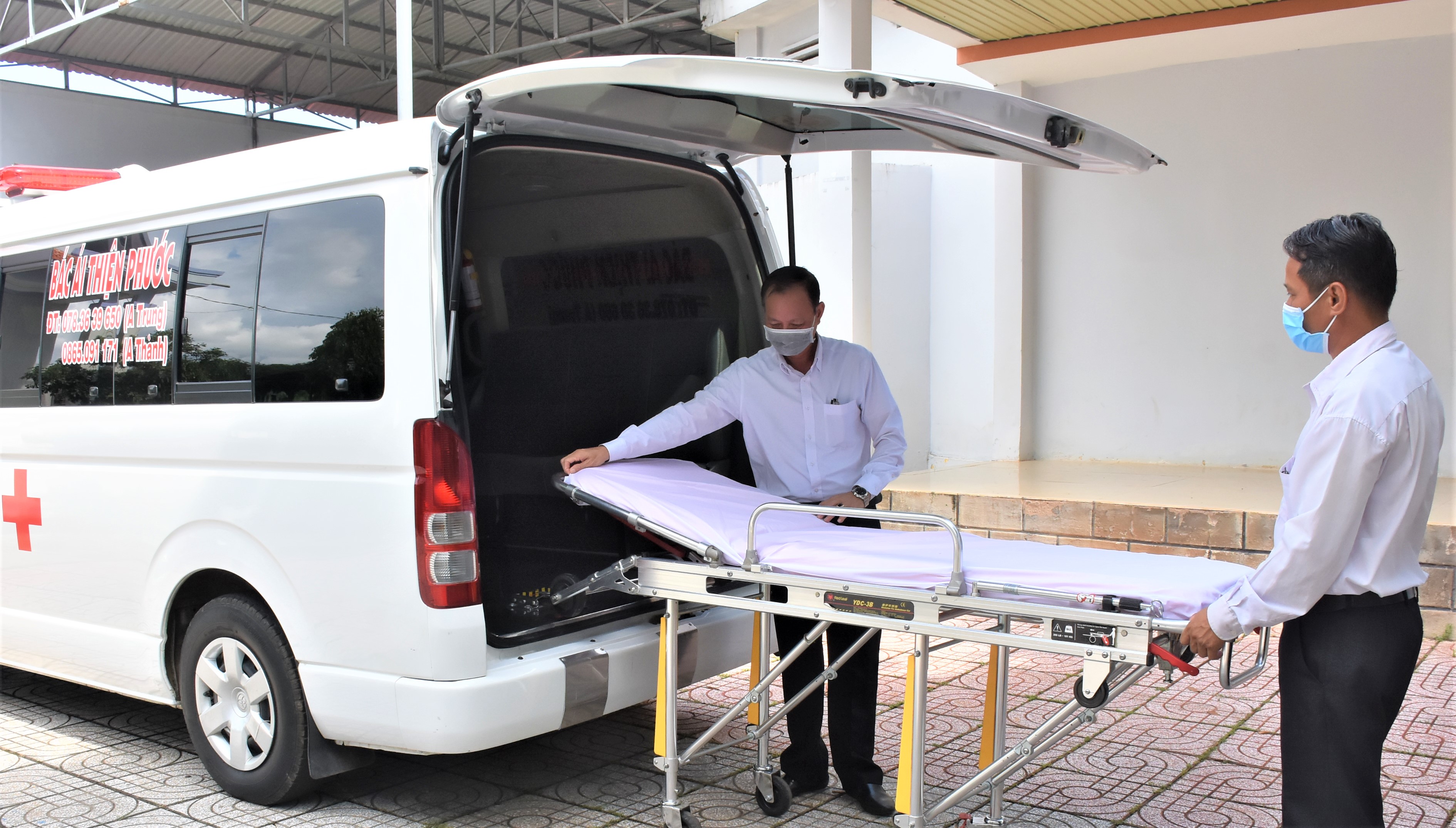 Xe cấp cứu miễn phí của giáo xứ Thiện Phước (xã Xà Bang, huyện Châu Đức) luôn sẵn sàng hỗ trợ bà con mắc bệnh đột xuất.