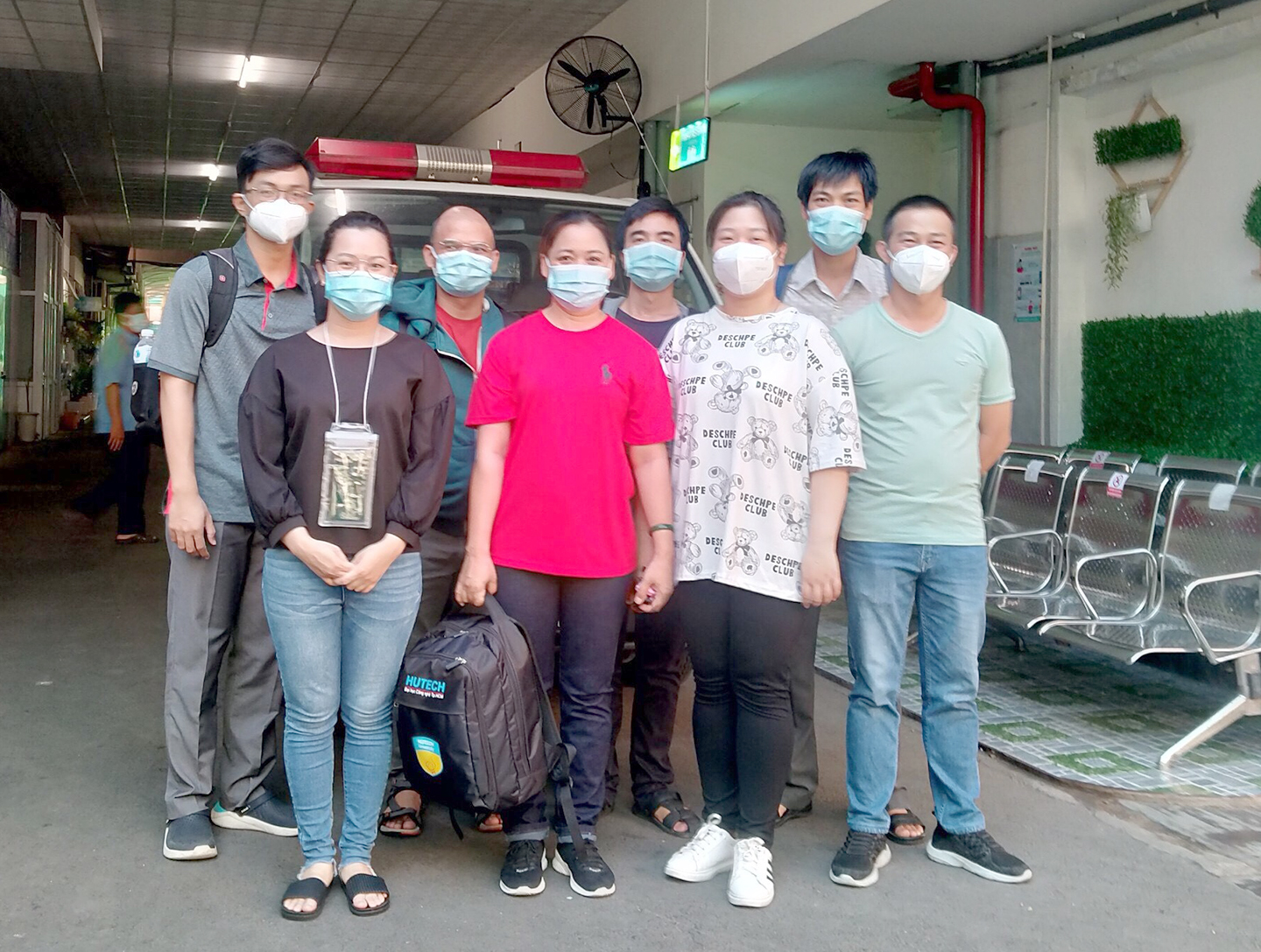 Các bác sĩ Bệnh viện Bình Dân xung phong đi tuyến đầu chống dich.