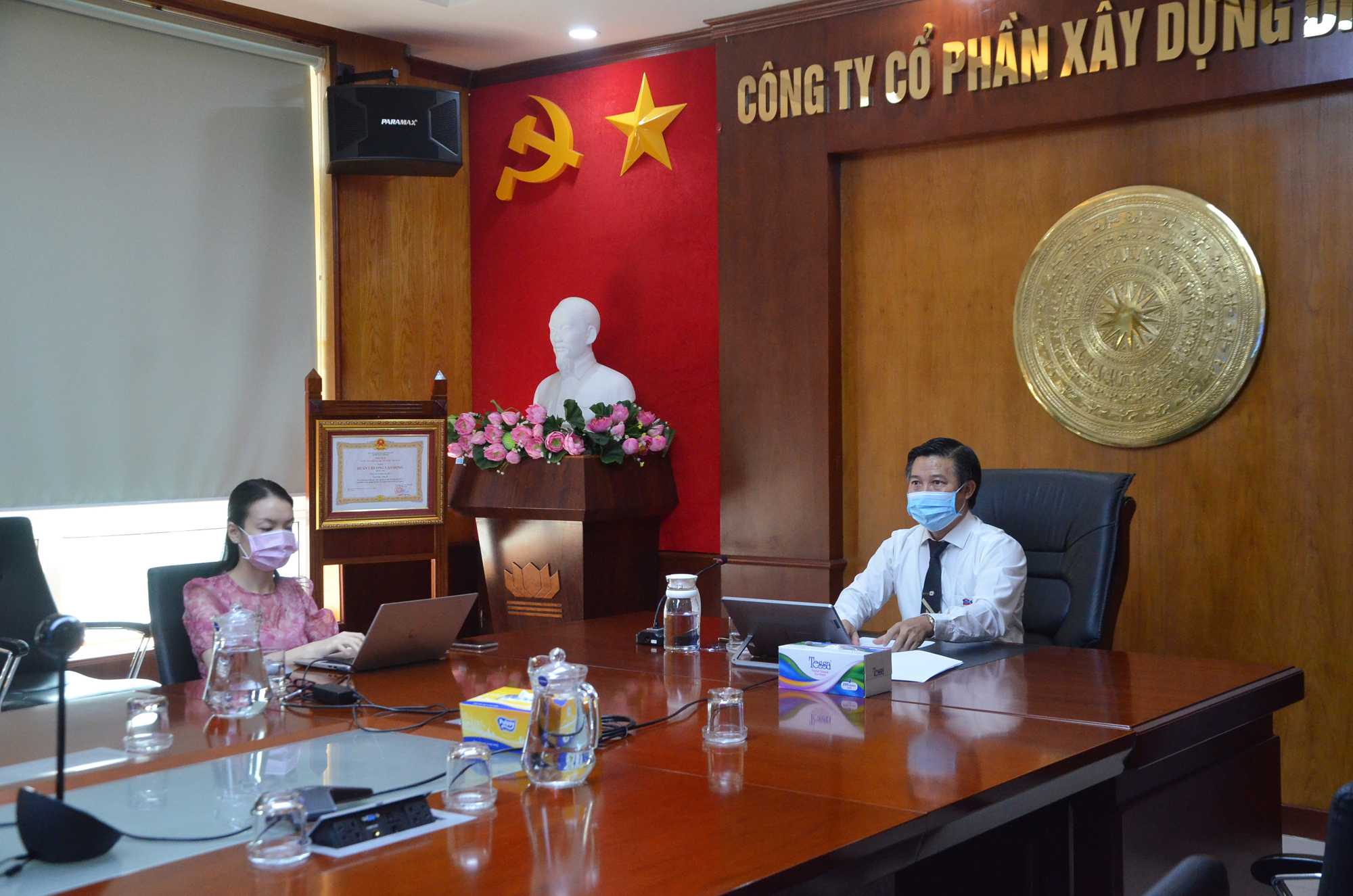 Ông Lê Đình Thắng, Chủ tịch Hội Doanh nhân trẻ tỉnh chủ trì hội nghị.