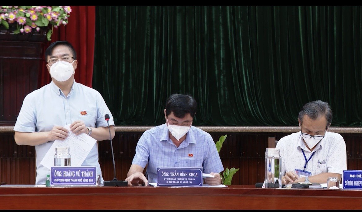 Ông Hoàng Vũ Thảnh, Chủ tịch UBND TP.Vũng Tàu đề xuất UBND tỉnh cho phép 72 tàu dịch vụ hậu cần xuất bến hỗ trợ khẩn cấp cho 284 tàu đang hoạt động trên biển.