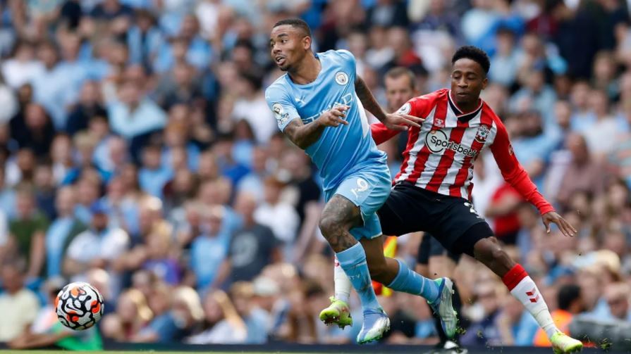 Dàn sao của Manchester City bế tắc trước lối chơi máu lửa của Southampton.